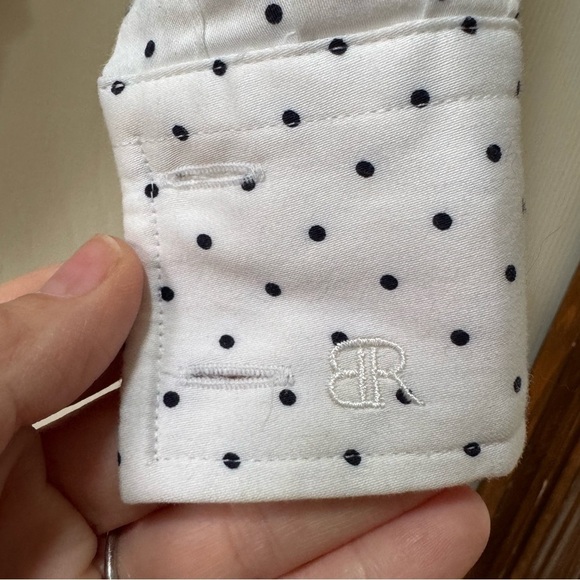 Banana Republic Non-Iron Tailored Fit Polka Dot Button Up Blouse Women’s size 4 - Picture 4 of 9